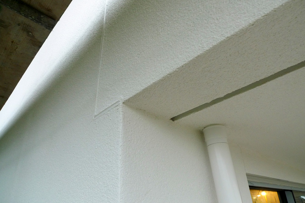 EWI & rainscreen cladding - Rendered walls and balcony soffit